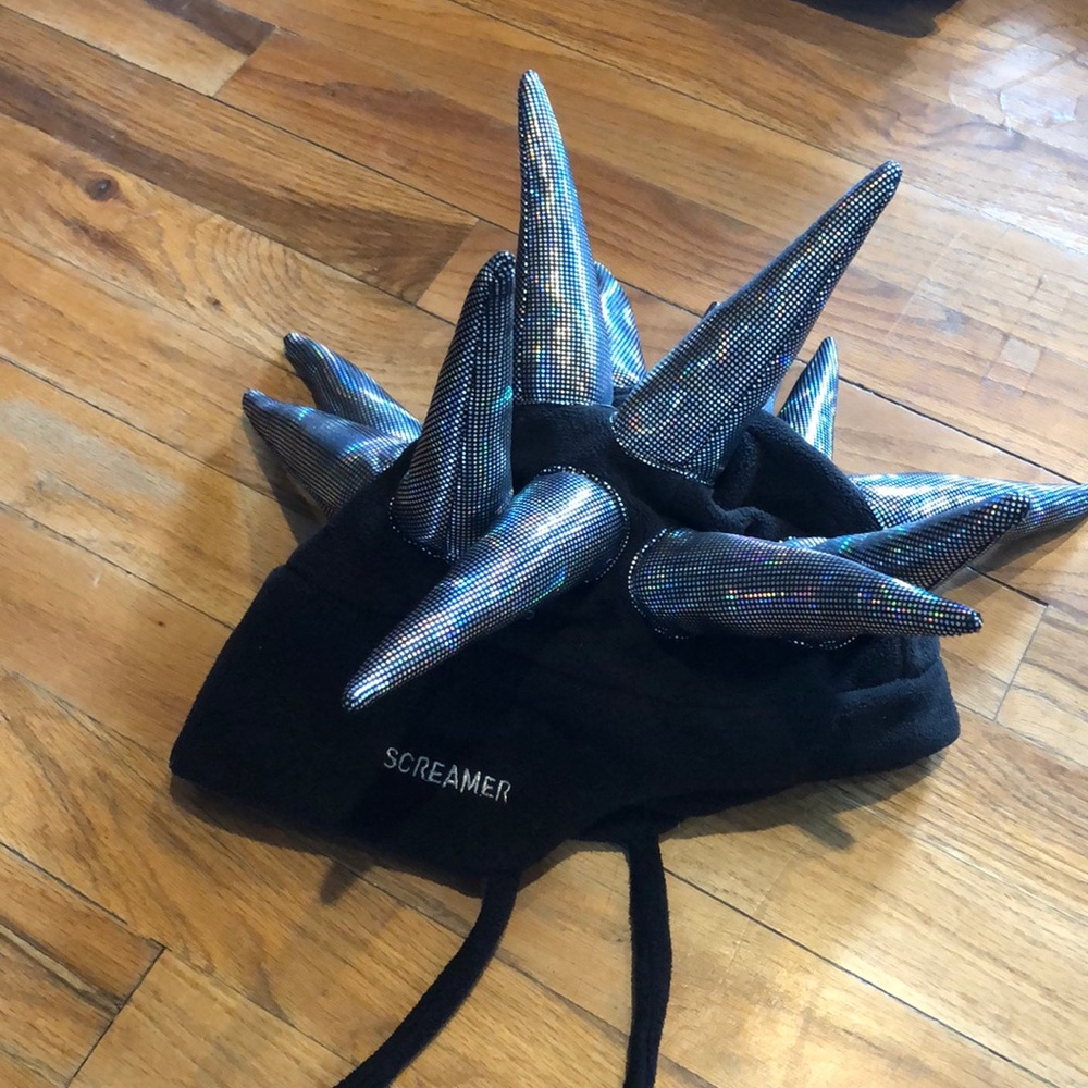 Screamer ski hat